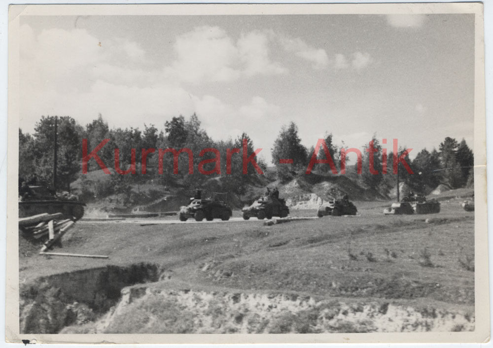Foto Wehrmacht Russland Front Panzer Spähwagen 222 Funker