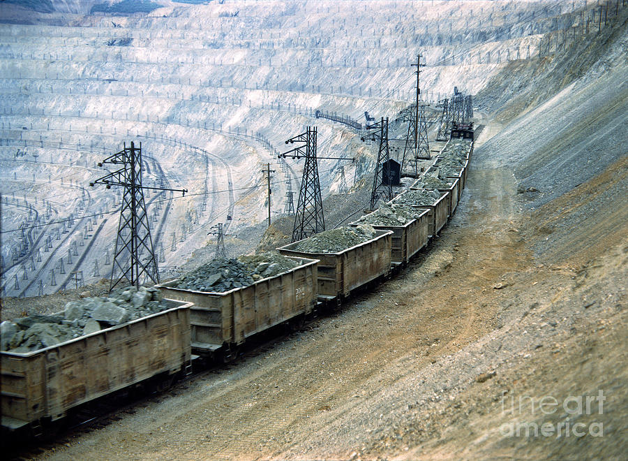 ore-rail-cars-at-a-kennecot-copper.jpg