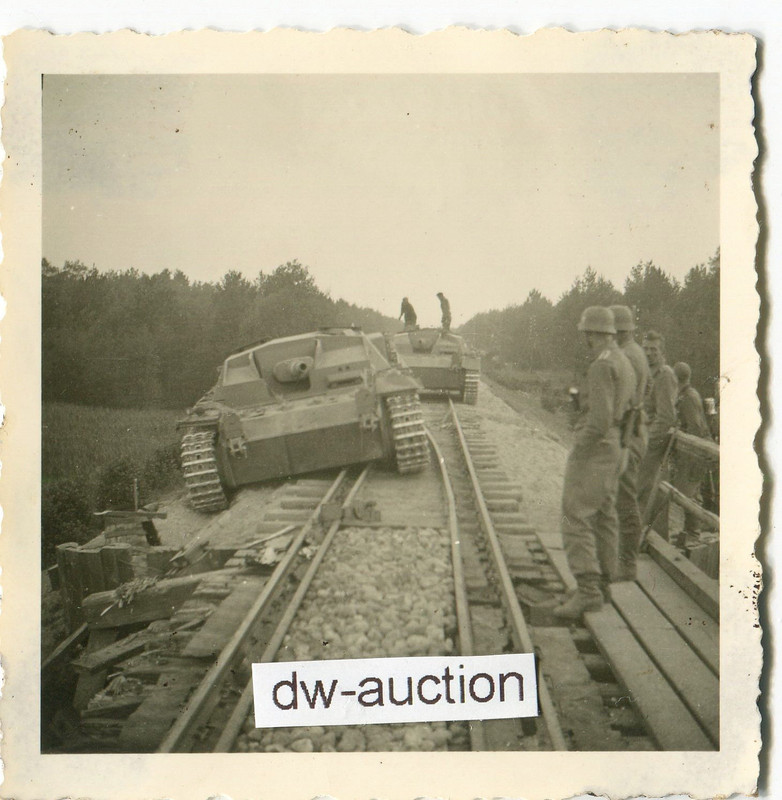Sturmgeschütz auf Brücke eingebrochen (2)