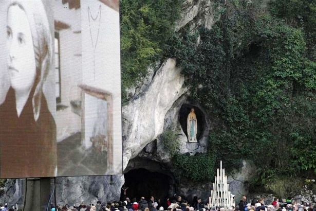 Lourdes. Arrivano le reliquie di santa Bernadette, il pellegrinaggio nelle diocesi dans Fede, morale e teologia Grotta-di-Lourdes