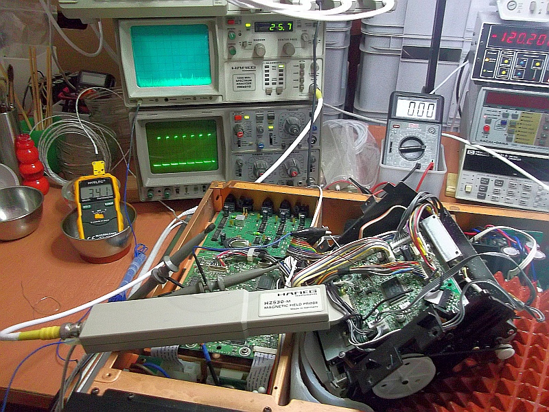 [Bild: DTC-2000-Capstan-Servo-Upgrade-Mess-04-800px.jpg]