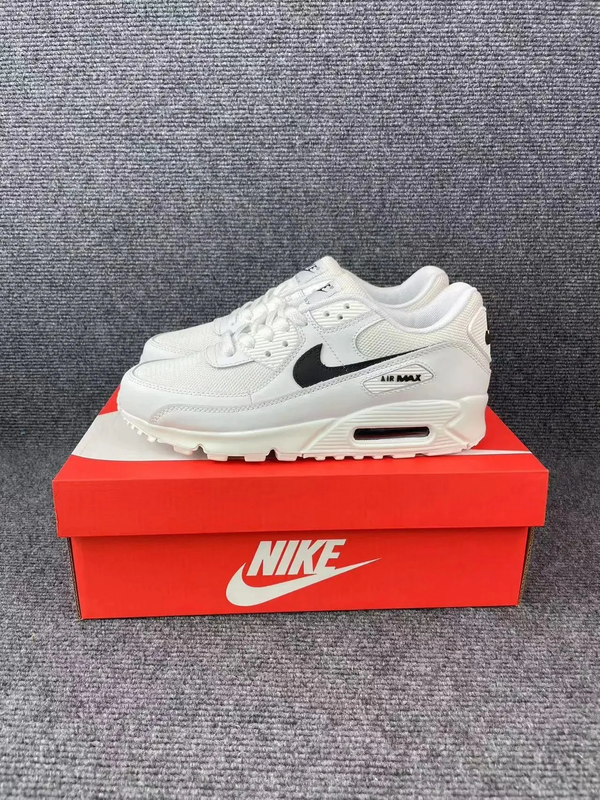 MAX90