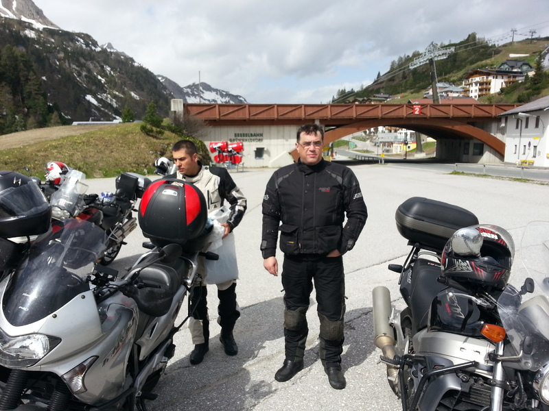 9. Prva vožnja sa našim domaćinom Milanom (desno