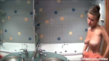 [Image: Voyeur31295152809.jpg]