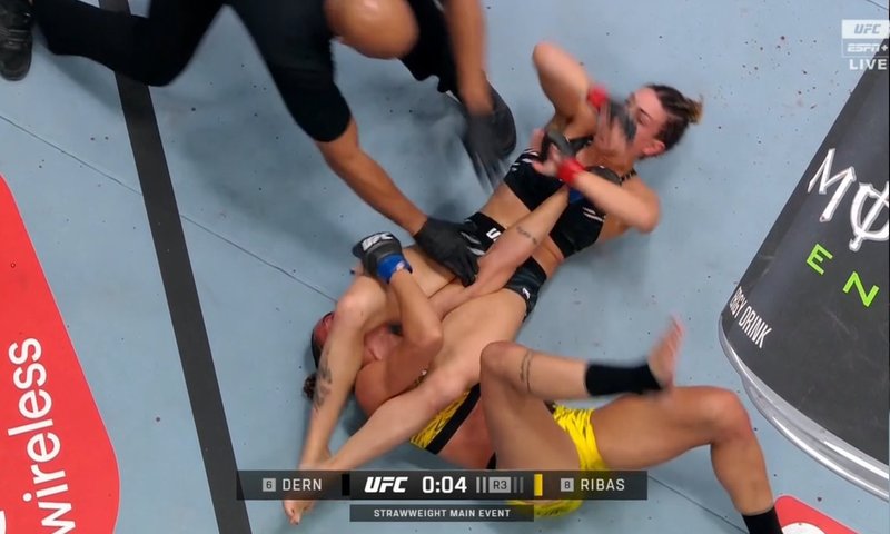 Макензи Дърн отмъсти на Аманда Рибас с armbar в 3-тия рунд