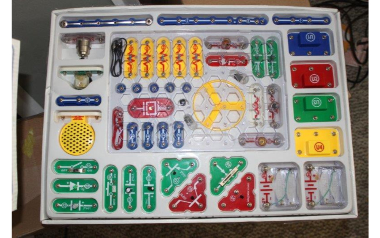 Electronic Snap Circuits Model SC-300 By Elenco missing a few pieces | eBay
