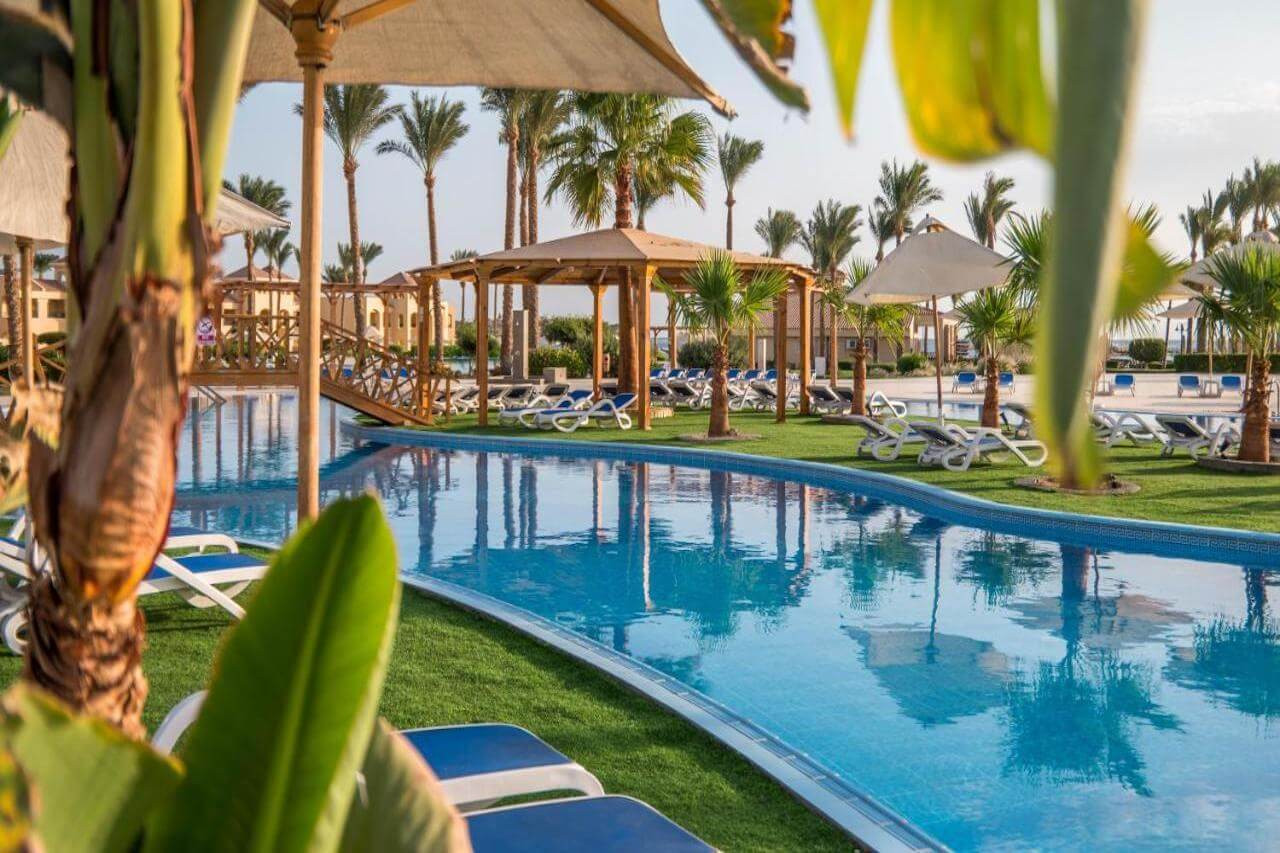 Cleopatra Luxury Resort 5* — премиальный отель в заливе Макади Бэй, Хургада