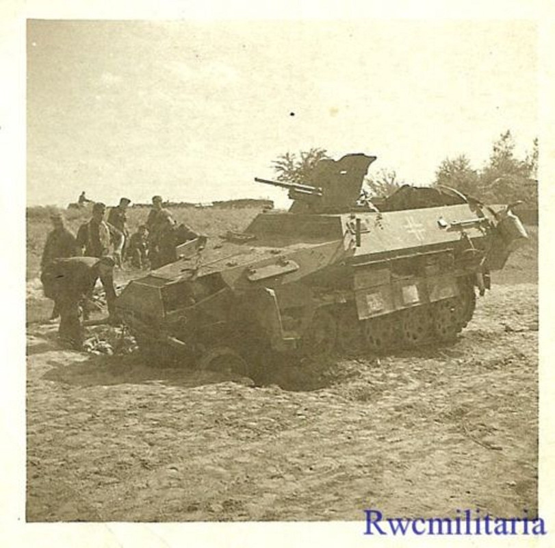 KO'd German SdKfz.251-10 Schützenpanzerwagen Hal