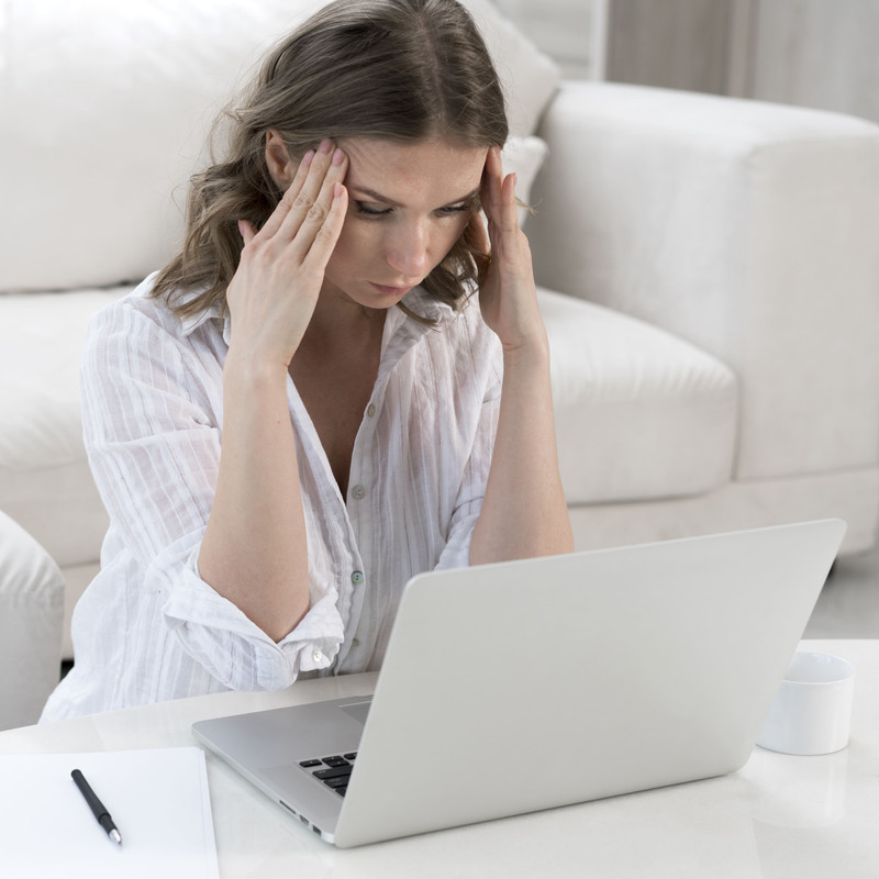 Femme stressée et anxieuse - Gestion du stress par la sophrologie