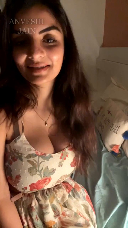 Anveshi Jain Live.mp4.0007