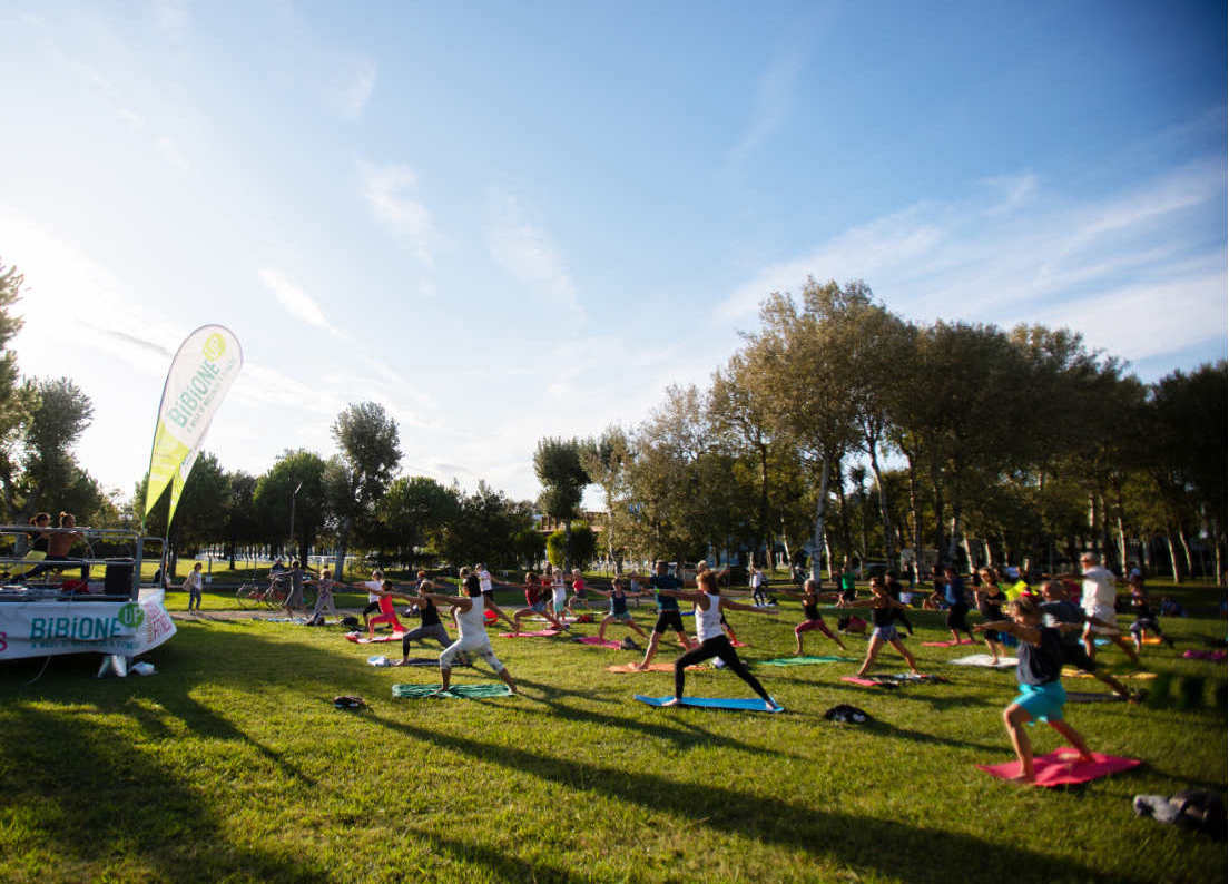 Bibione capitale dello yoga: sulla Spiaggia arriva l'Olistic Festival