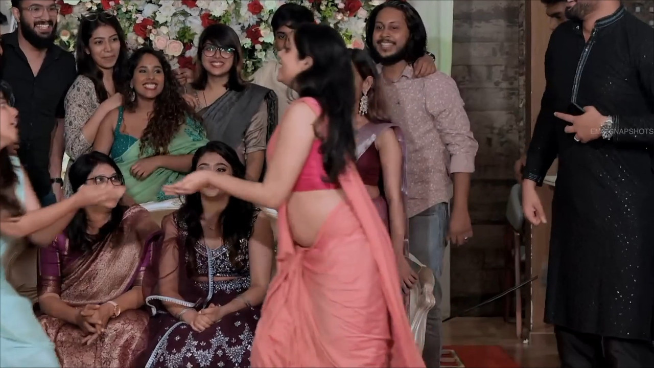 Sana Althaf Sexy navel and Belly show in pink saree.mp4_snapshot_00.06.233