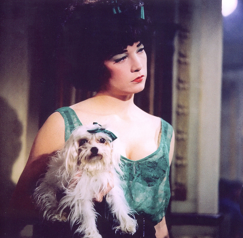 Shirley_MacLaine_b92