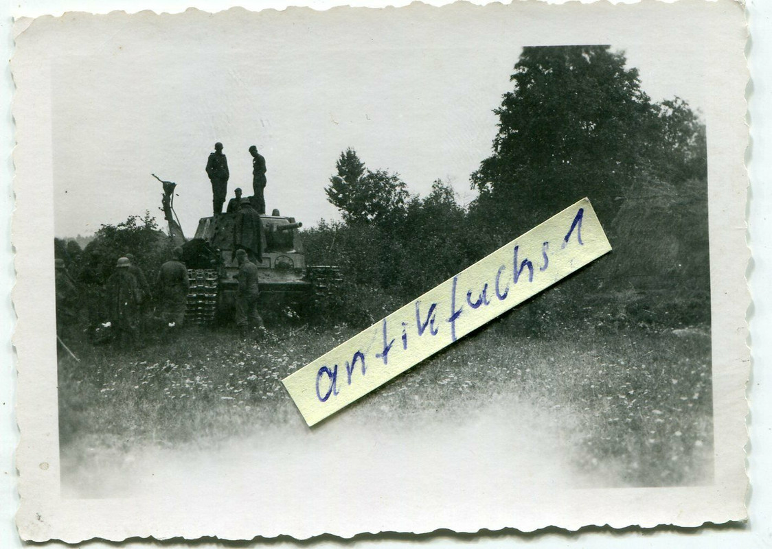 Foto - schwerer KW-2 Panzer aus Rußland mit Turmzahl an der Front im 2.WK
