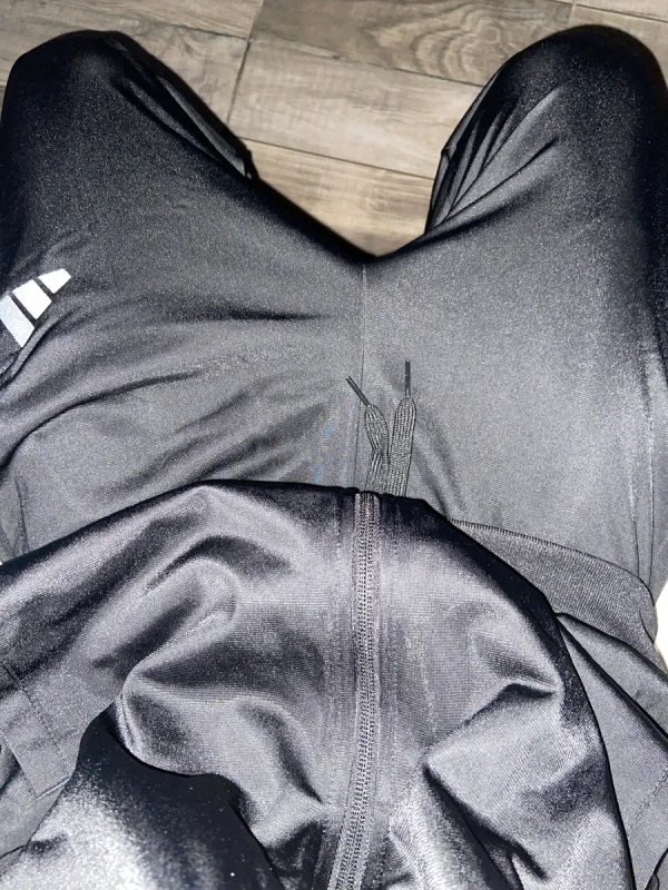 Detalle conjunto negro