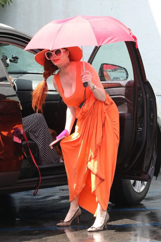 Phoebe-Price-Pantyless-UpskirtSTARS.com (17)