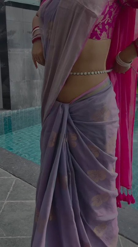 dusky kannadiga model hot navel in belly chain pink saree.mp4_snapshot_00.05.300
