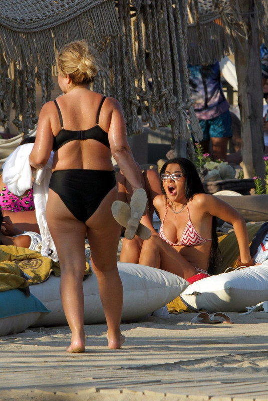 UpskirtStars.Com (24)