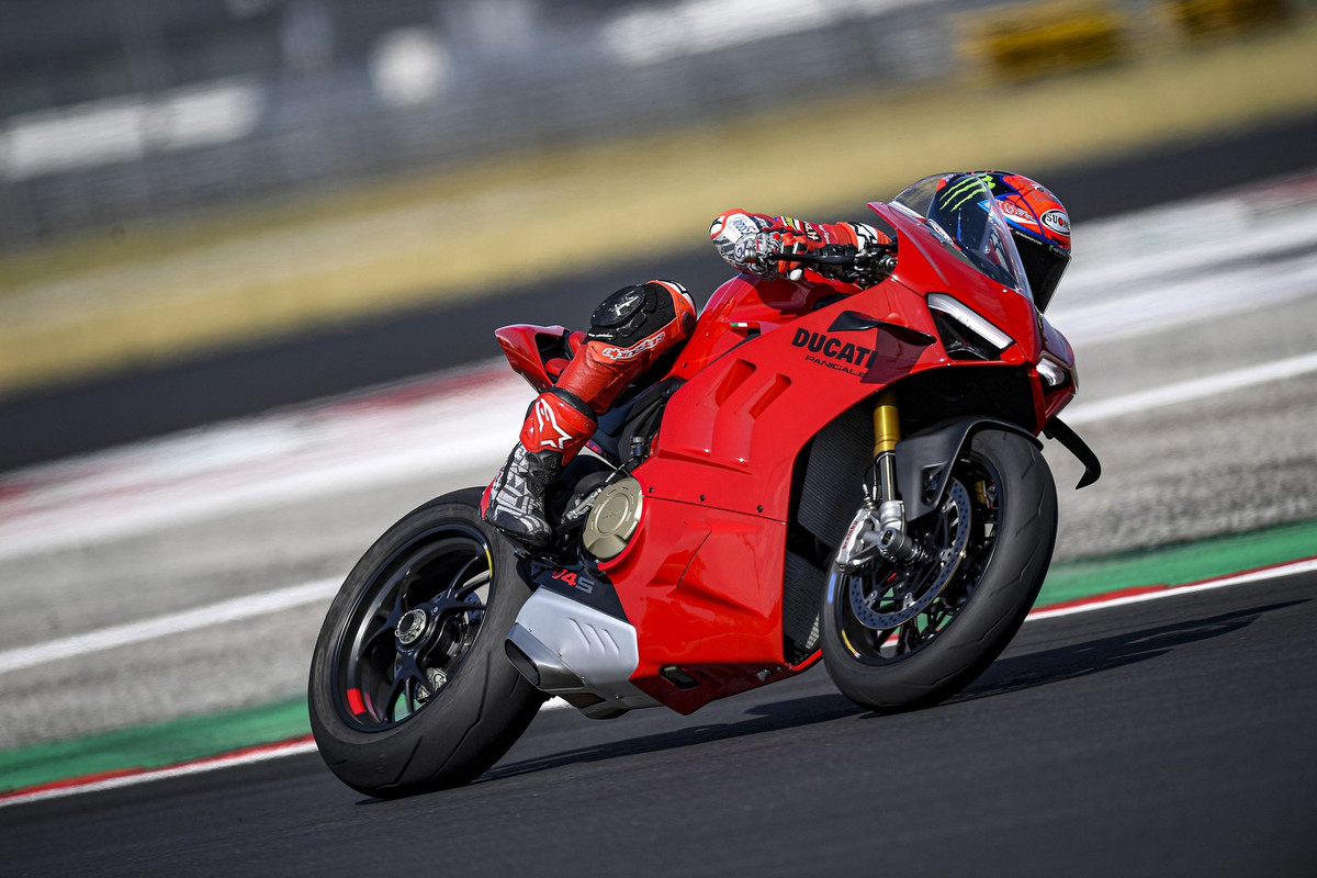 Супербайк Ducati Panigale V4 2022