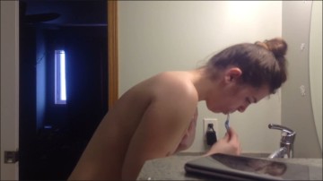 [Image: Voyeur16815101416.jpg]