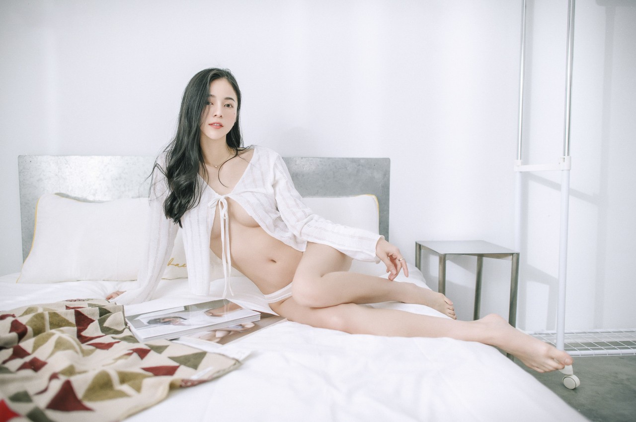 JVID辰辰《妖精女友》写真照，内裤，慵懒与性感美图