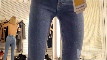 [Image: Voyeur24175121001.jpg]