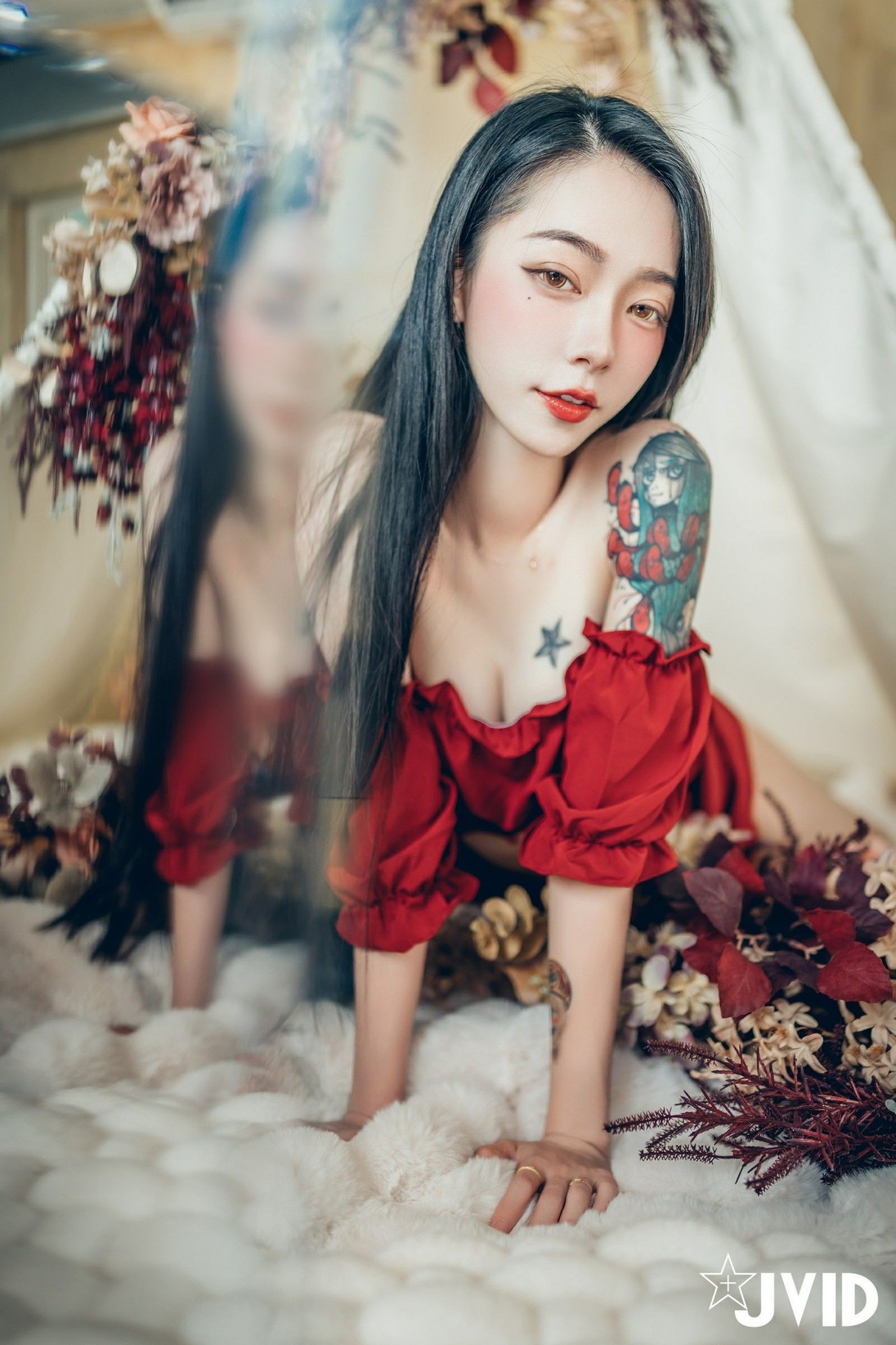jvid 飄 飄《女神比基尼》美女写真，躺在浴缸场景，尽显性感姿态插图4