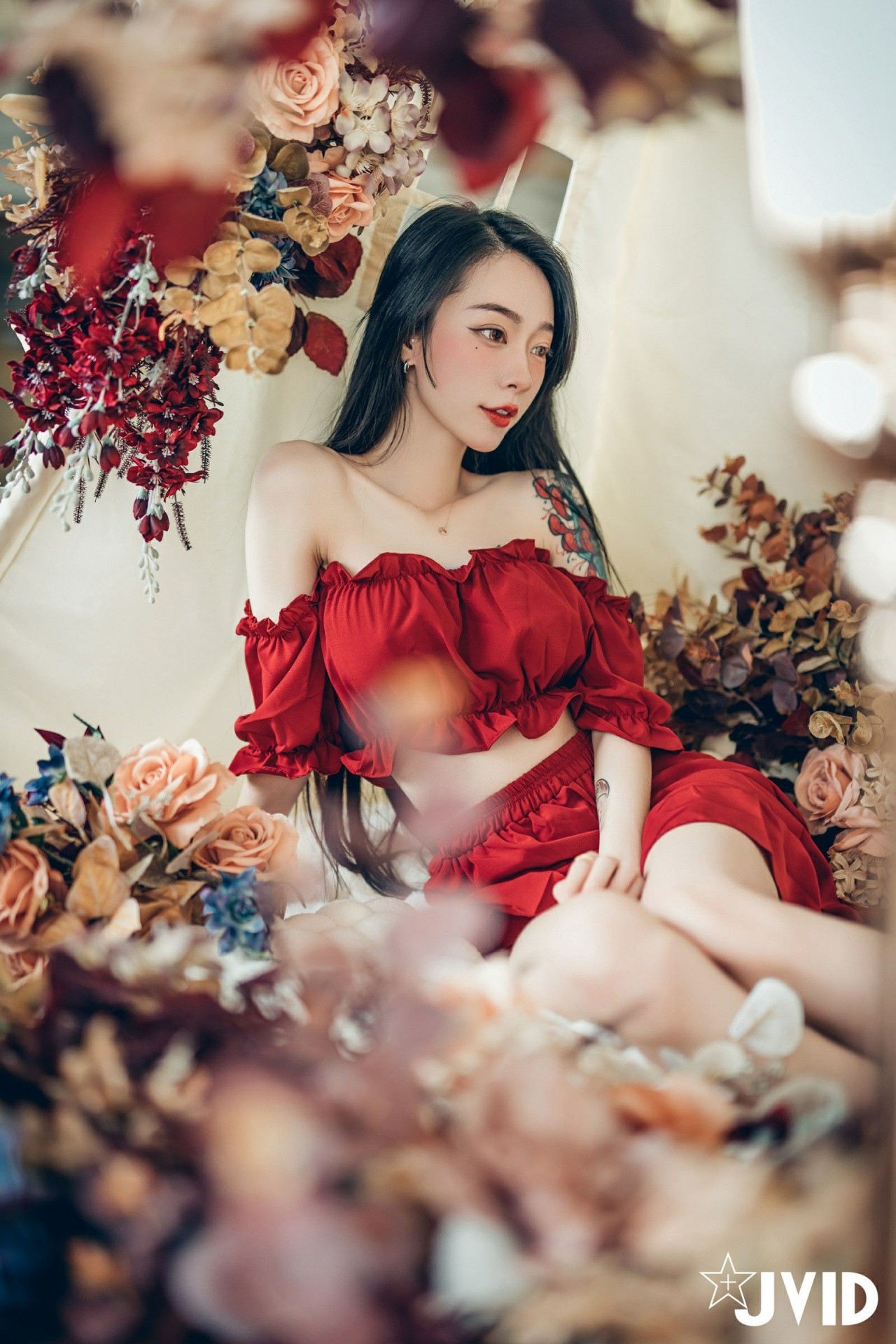 jvid 飄 飄《女神比基尼》美女写真，躺在浴缸场景，尽显性感姿态插图6