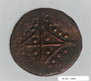 Moneda 18 mm , cobre a identificar. Se-al-local