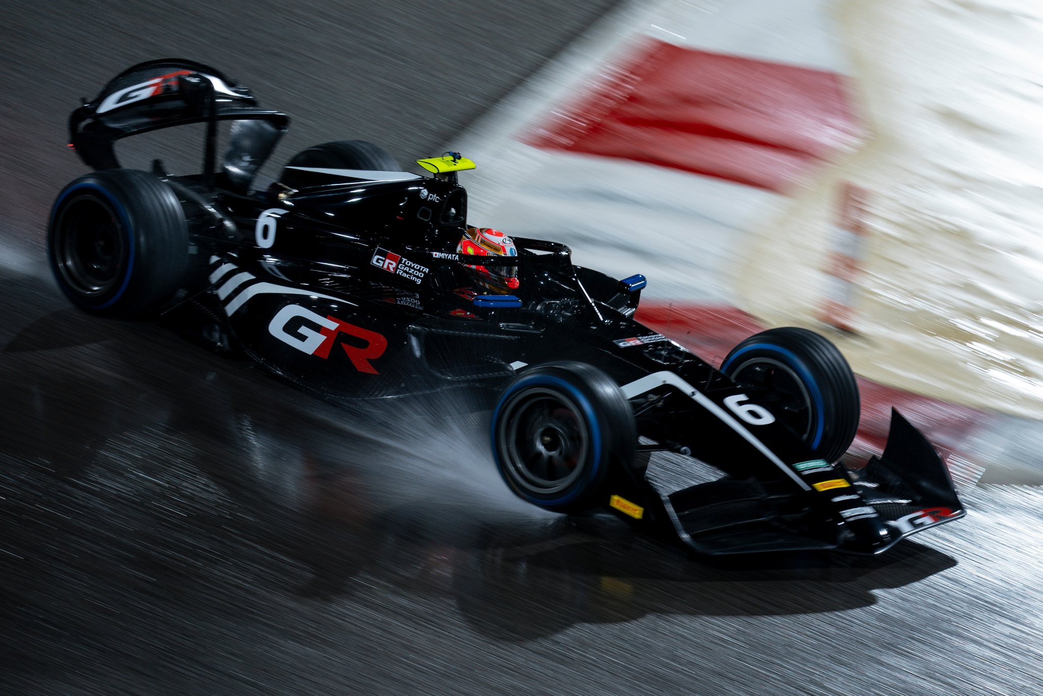 GGE-q04-X0-AAa-Pk.jpg