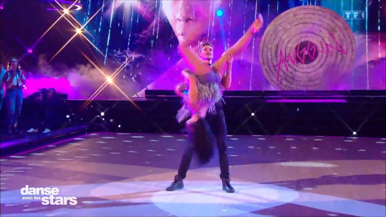 2022-09-09_21_10_TF1_Danse-avec-les-stars.mp4_snapshot_23.01.477