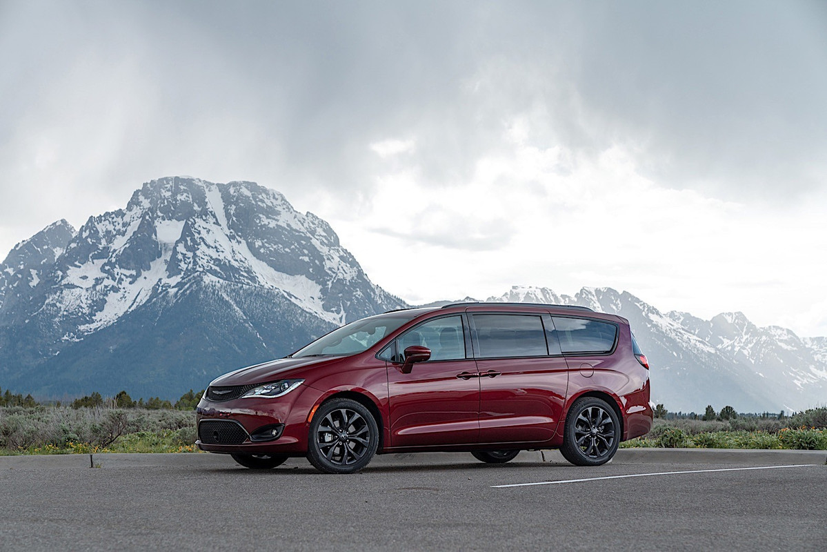 2020 Chrysler Pacifica Red S Edition (19)