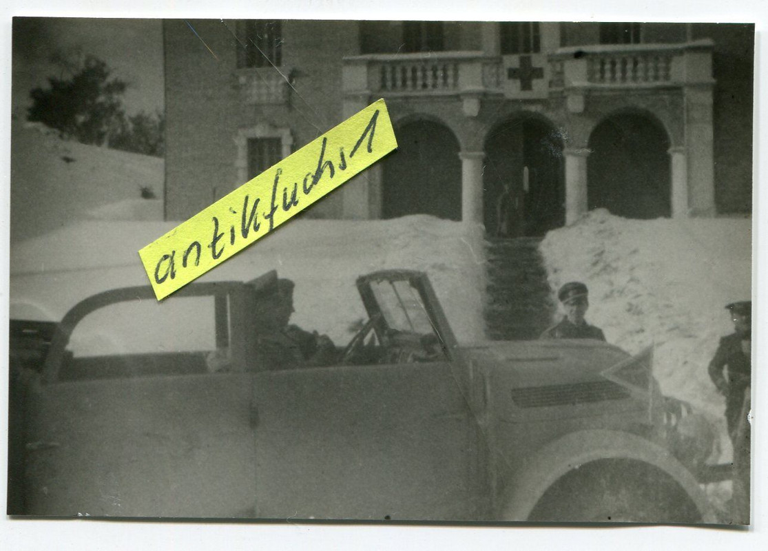 General Herr im Steyer-Geländewagen in St.Valent