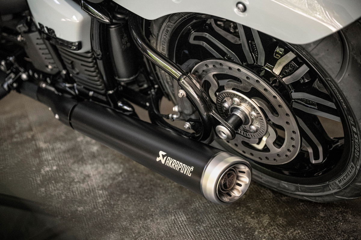 P90569153_highRes_bmw-r-18-model-year-