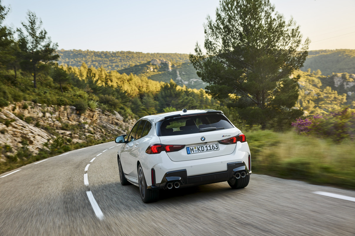 P90550899_highRes_the-all-new-bmw-m135