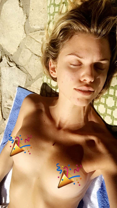 Leaked-Anna-Lynne-Mc-Cord-Private-Selfie-Pics-celebmasta-2