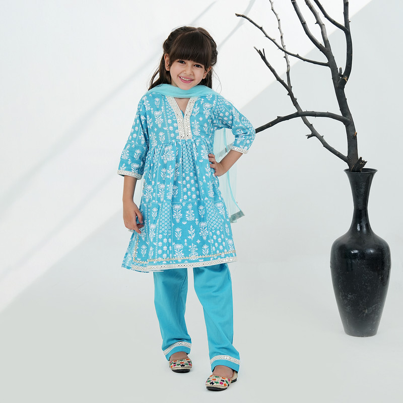 Girls Cotton 3/4th Sleeves Kurta Pajama Set Floral Printed Girls Suit Set - Picture 16 of 22