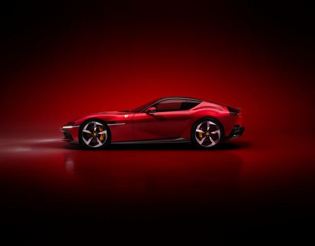 New_Ferrari_V12_ext_03_red_640x480