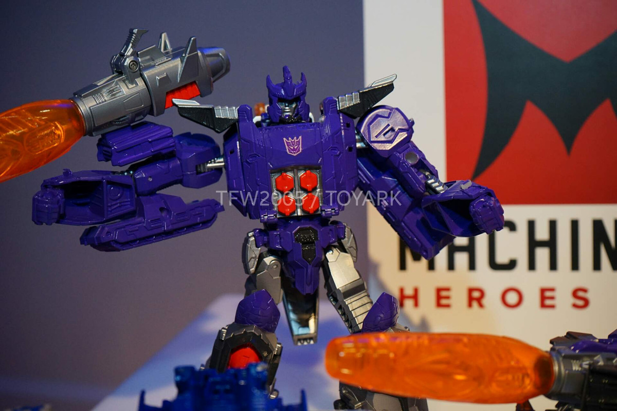 NYCC2015-Transformers-Closer-Look-036
