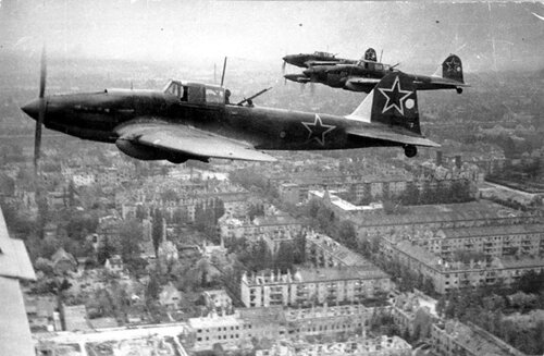 https://i.postimg.cc/k47FP8Fg/Ilyushin-Il-2M.jpg