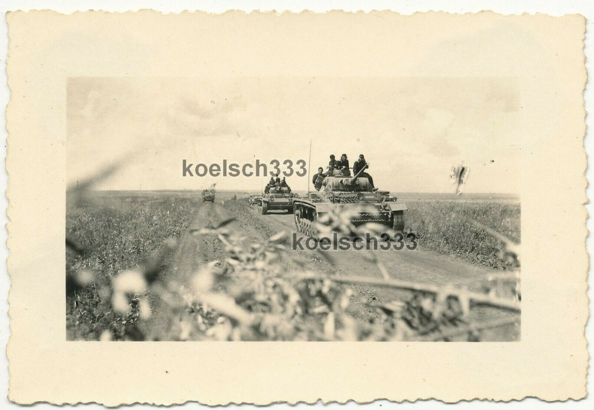 Foto Panzer III der Wehrmacht auf dem Marsch im Osten Südoffensive Russland 1942