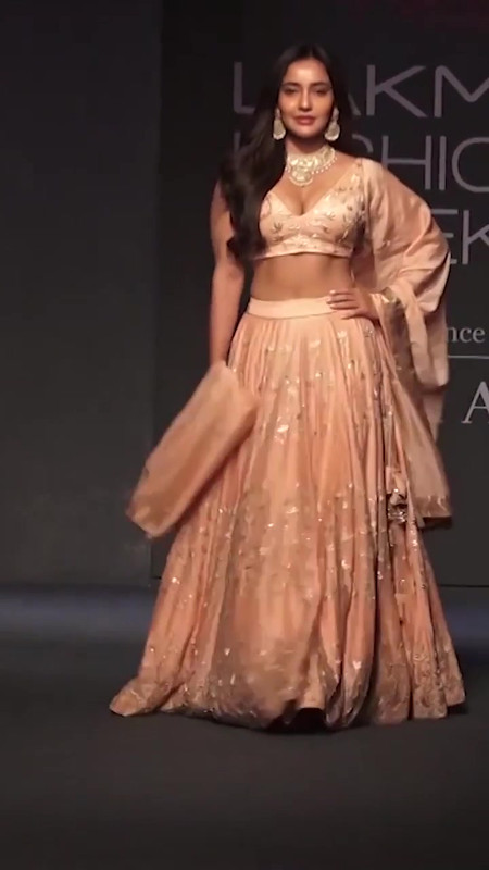 Lakme Fashion Week 2019 Neha Sharma Ramp Walk In Bold Dress 1 04 ...