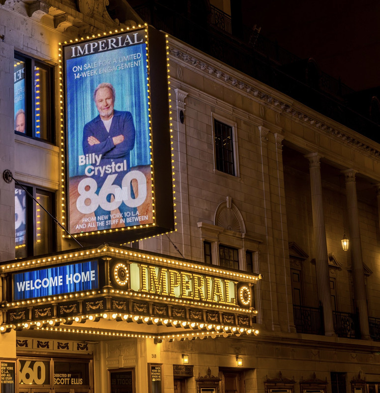 BILLY CRYSTAL: 860 Previews