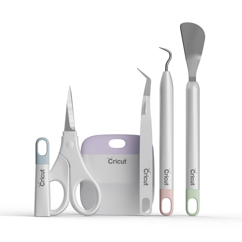 El set completo de 5 herramientas básicas de Cricut en sus colores característicos.