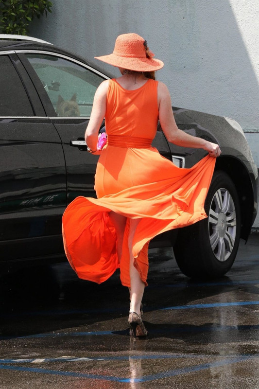 Phoebe-Price-Pantyless-UpskirtSTARS.com (15)