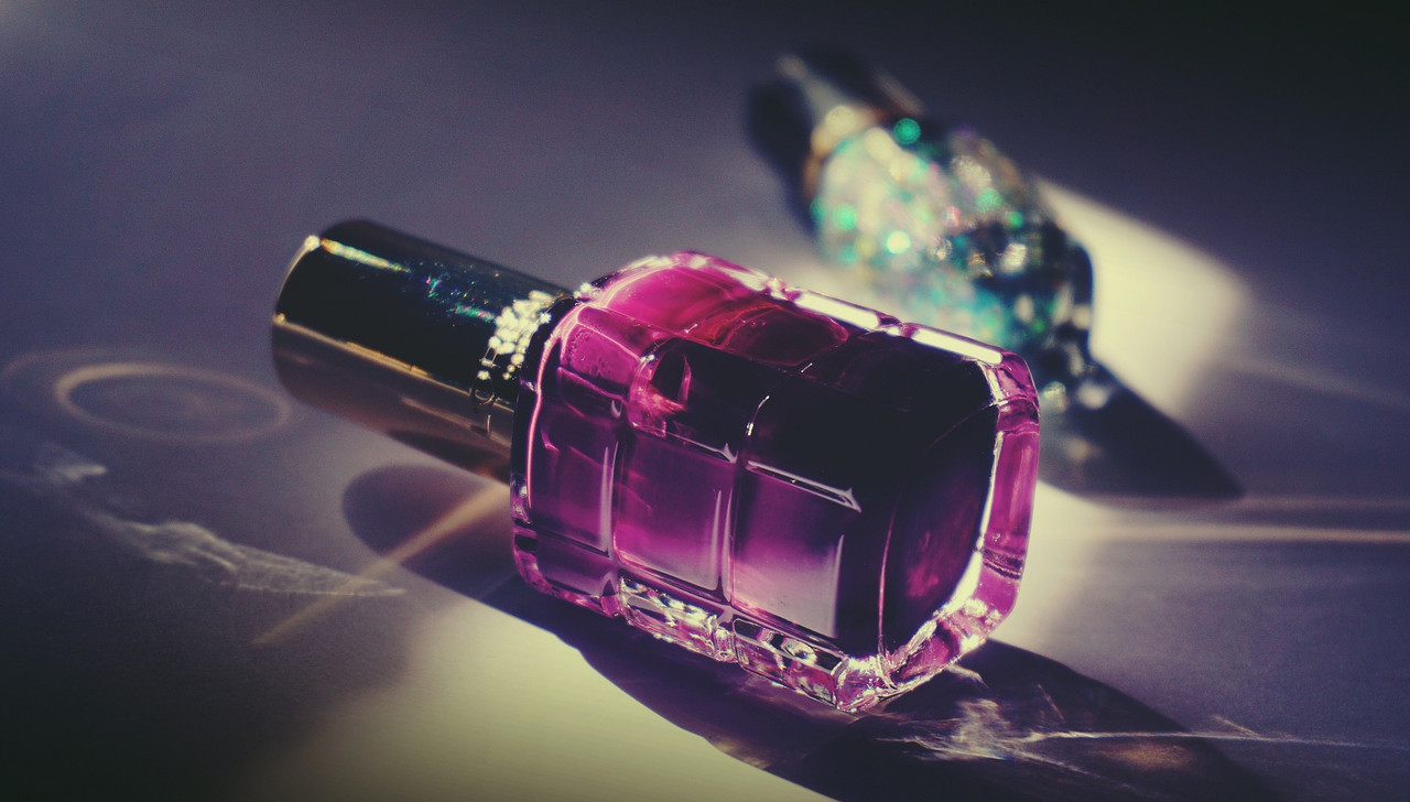 magentanailpolish.jpg