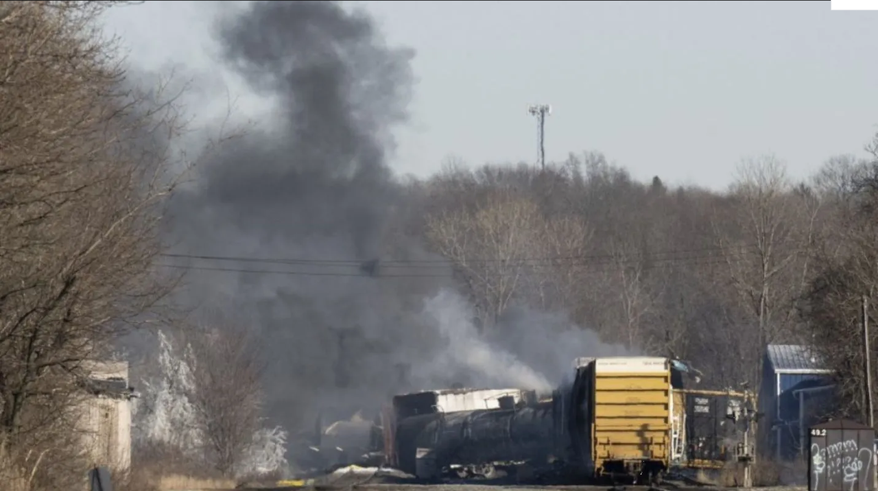 Esto es el cloruro de vinilo, la sustancia que se virtió en el tren descarrilado de Ohio