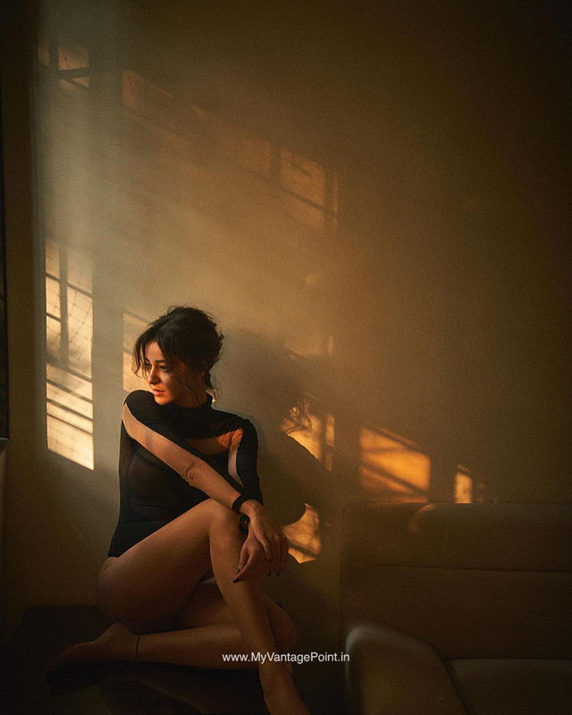sexy-legs-of-ananya-panday