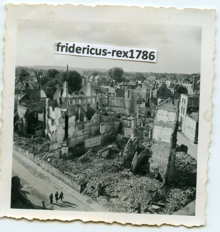 8 Fotos LW 1940 bei Sens Frankreich zerstörte Stadt Dörfer Gemeinde Ruinen3