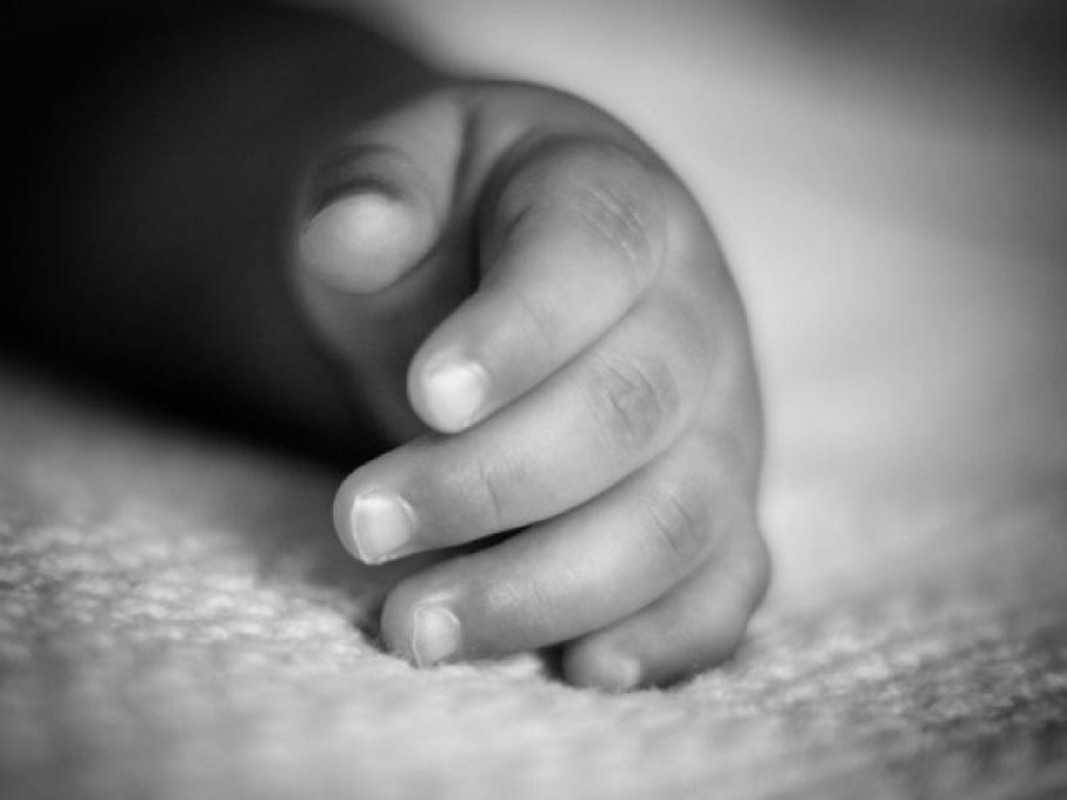 Pareja asesina a su bebé de dos años, la dejaron morir de hambre